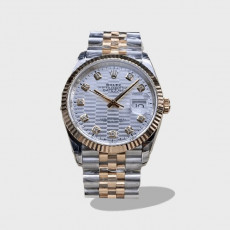 데이저스트 화이트 다이얼 /VS 126233/36mm /3235무브,166g, 두께 11.8mm