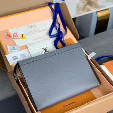 루이비통 포쉐트 보야주 M81556