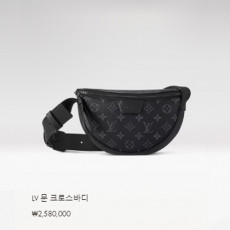 LV 문 크로스바디 M23835