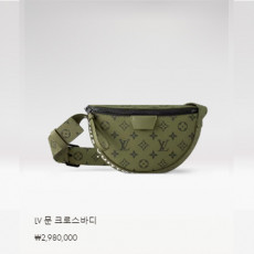 LV 문 크로스바디 M23838