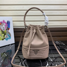 다이아그램 버킷백 1BH038