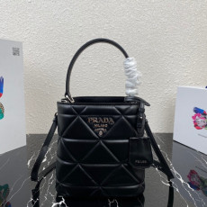 두블레 파니에 스펙트럼 버킷백 1BA319