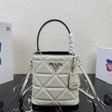두블레 파니에 스펙트럼 버킷백 1BA319