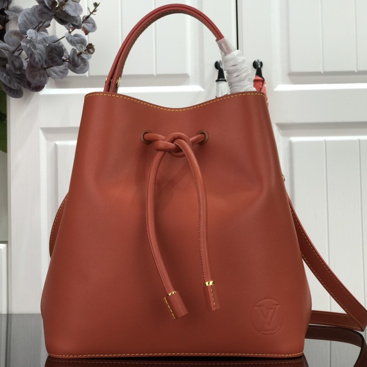 루이비통 스무스 가죽 버킷백 M45396
