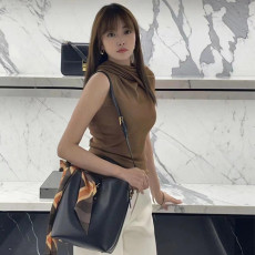 입생로랑 LE 37버킷백 742828 /25*20*16cm.