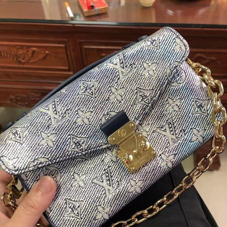 루이비통 포쉐트 메티스 이스트 웨스트 M22834