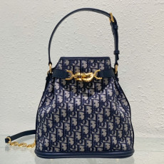 C'est Dior 디올 백 코딩: 2772  크기: 17 x 7 x 18cm  코딩: 2771  크기: 24 x 10 x 24.5cm