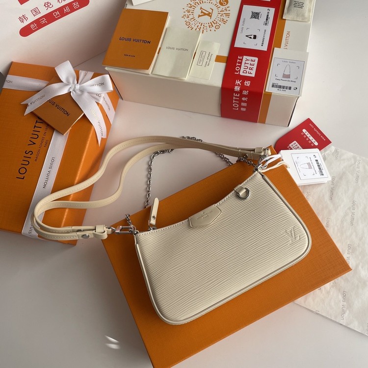 이지 파우치 온 스트랩 M80479 (롯데면세점 풀셋트 구성)