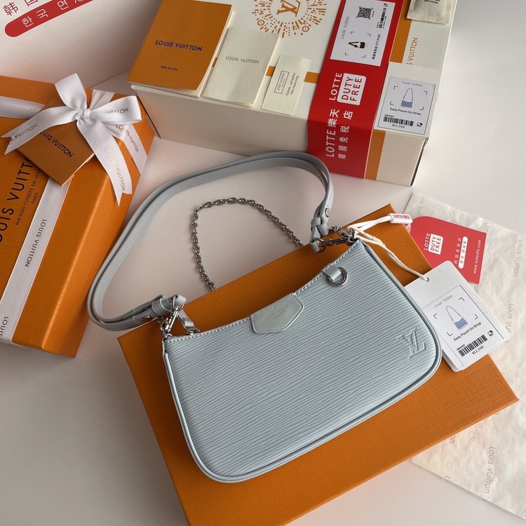 이지 파우치 온 스트랩 M80480 (롯데면세점 풀셋트 구성)