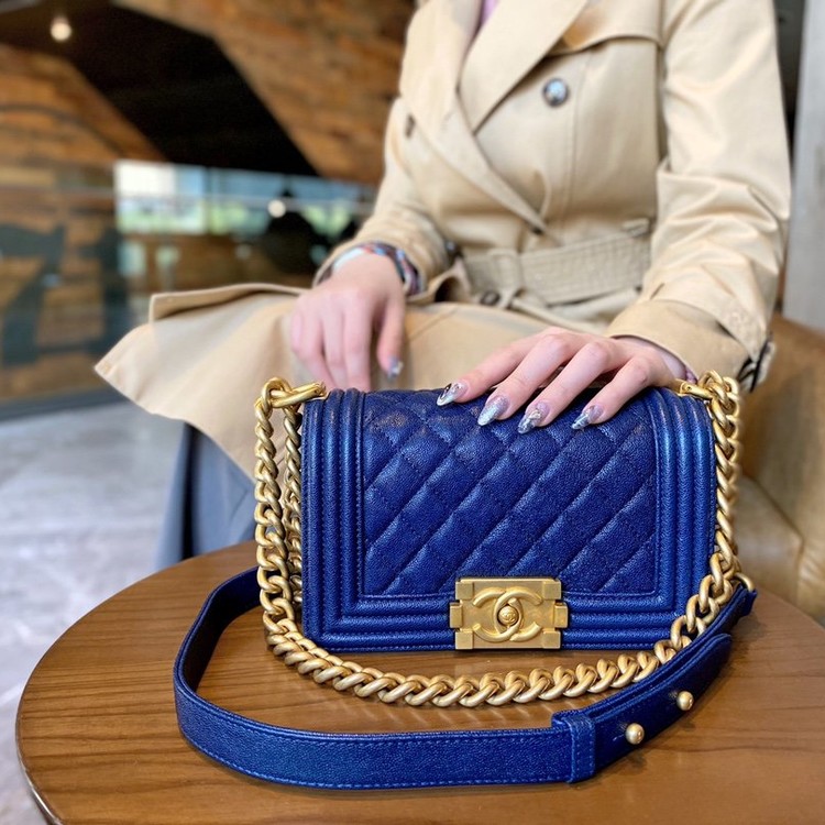 캐비어 스몰 보이백 / 20cm