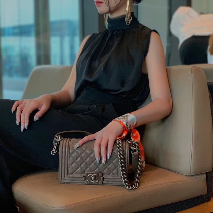 캐비어 스몰 보이백 / 20cm