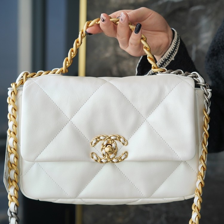 샤넬 램스킨 CHANEL 19 핸드백 / 16x26x9cm