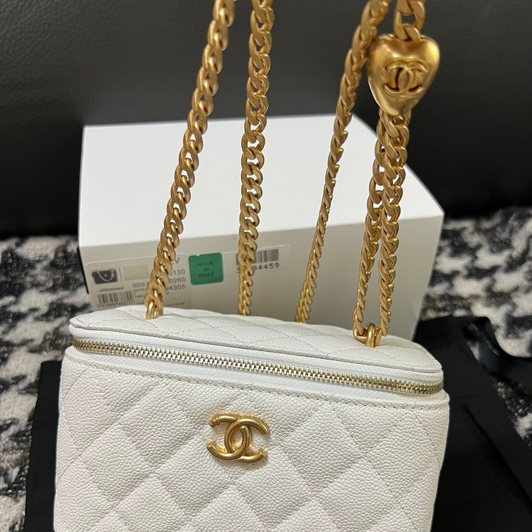 샤넬 코스메틱 케이스백 / 크기: 17