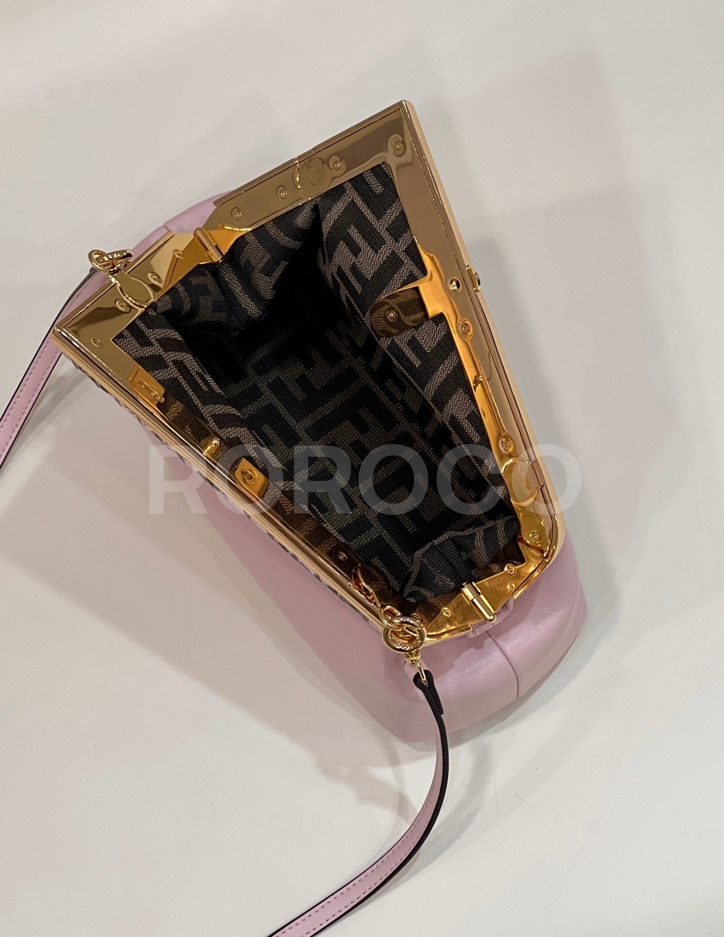 f20b6e8135a83.jpg